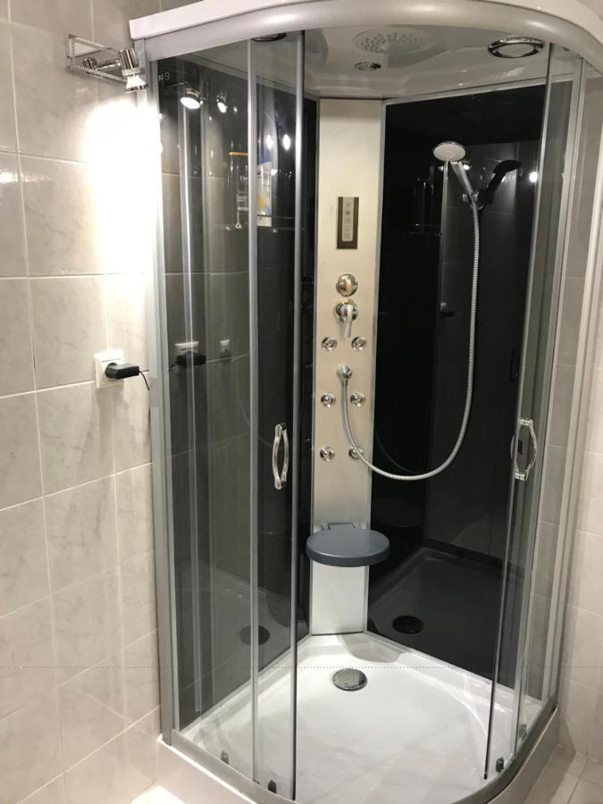Luxury Basement In The Surrounding Of Budapest Apartment Mogyorod Ngoại thất bức ảnh