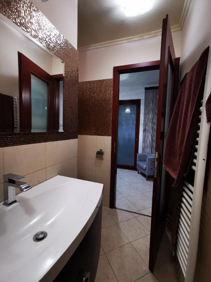 Luxury Basement In The Surrounding Of Budapest Apartment Mogyorod Ngoại thất bức ảnh